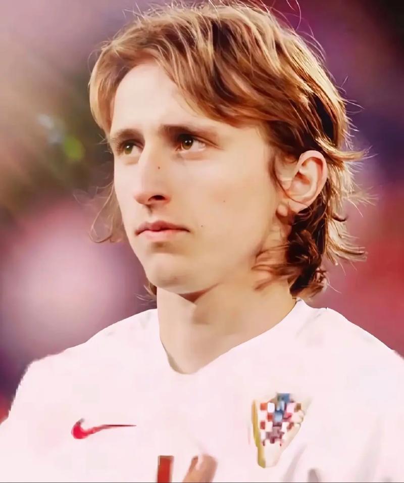 斯帕莱蒂：丢球前踢得像教科书一样死板；伊尔迪兹在顶级之上