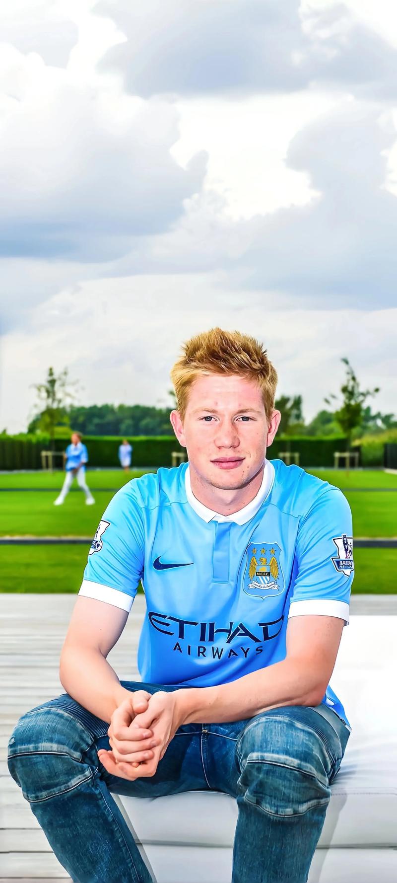 TA：阿莫林希望引进中场；曼联是否签门将取决于巴因迪尔未来