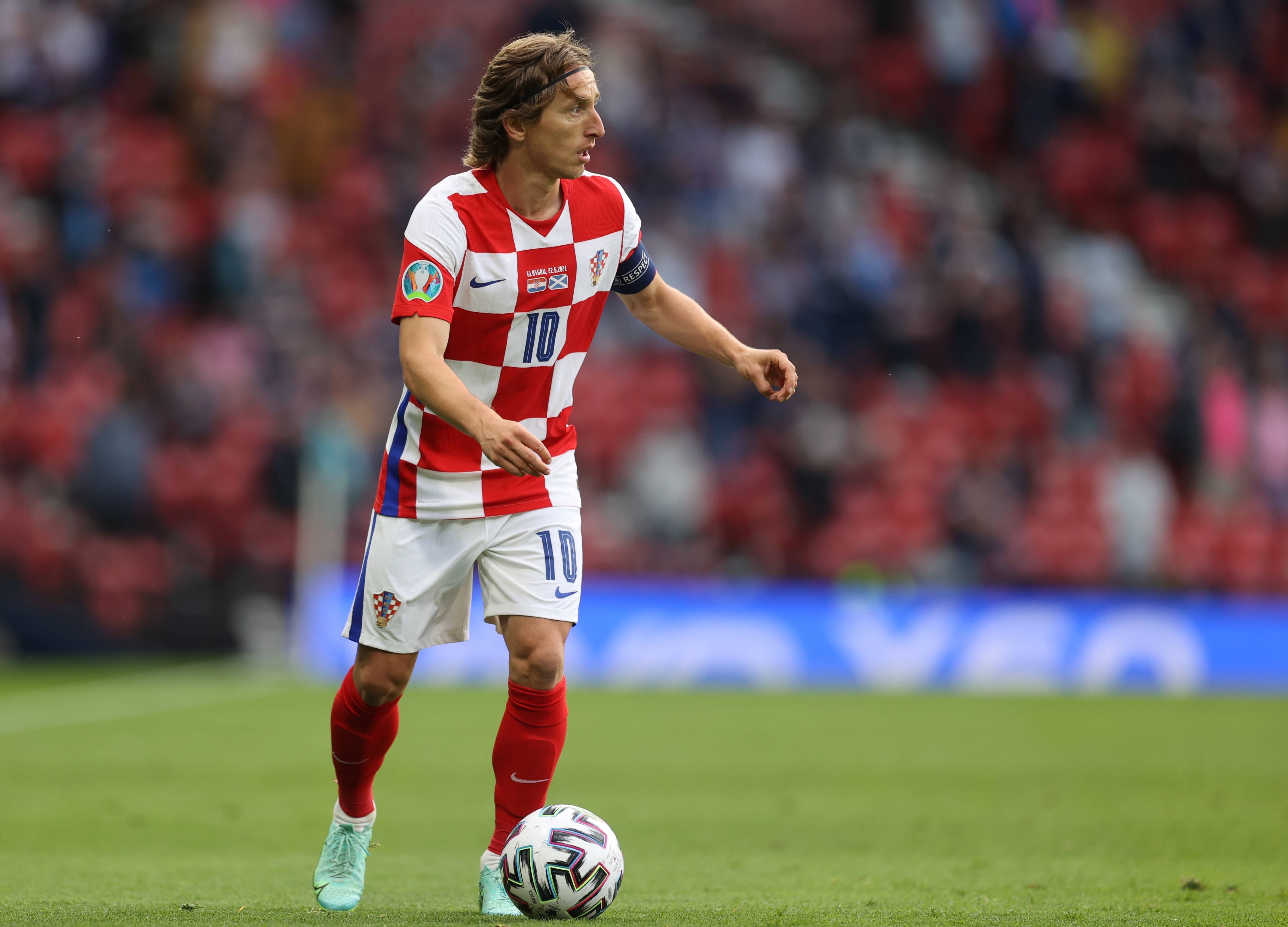 半场战报：萨索洛1-1比萨，马蒂奇建功，恩佐拉点射